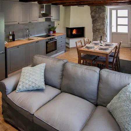 Holiday home 'villa Fani' With Jacuzzi